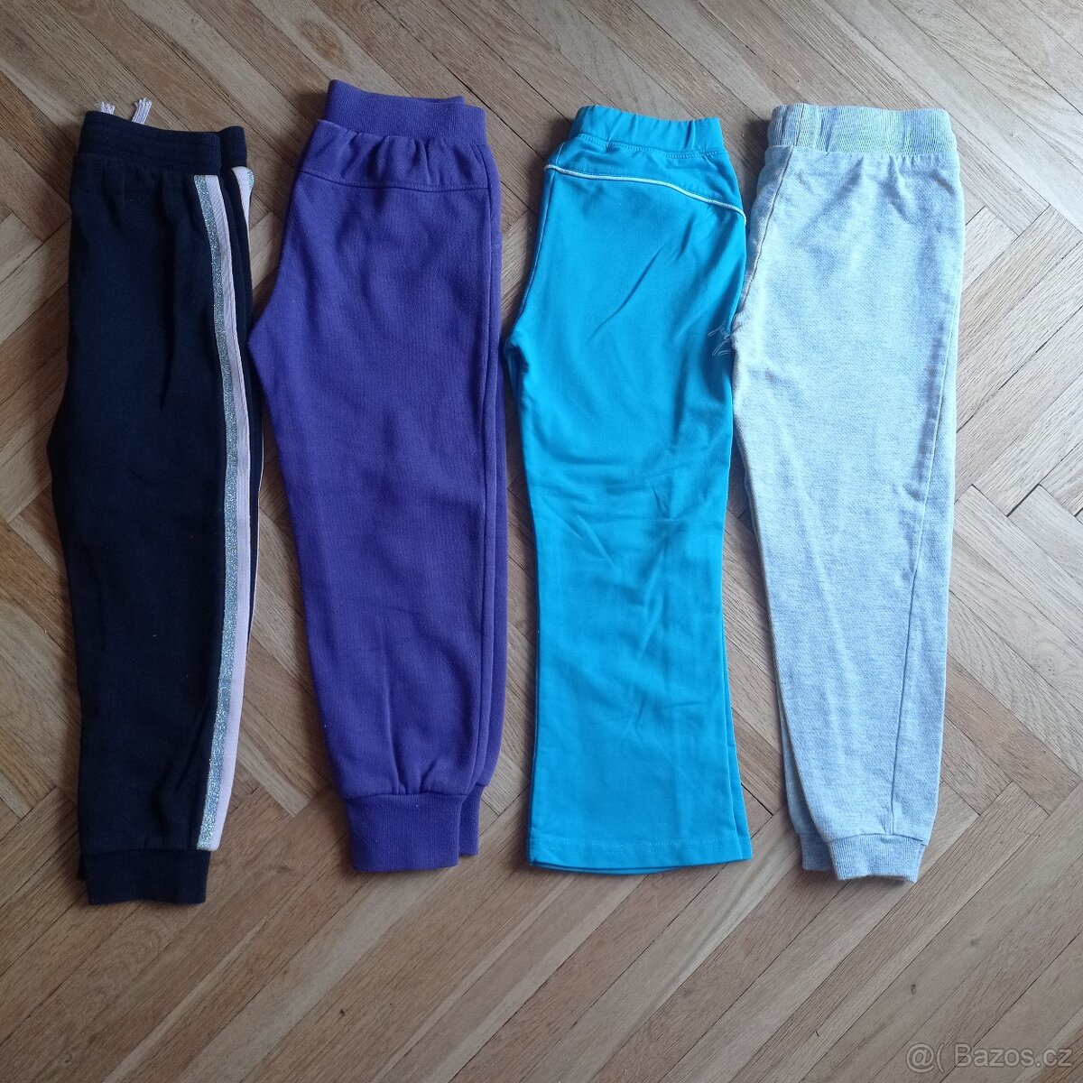 4x tepláky 116/123
