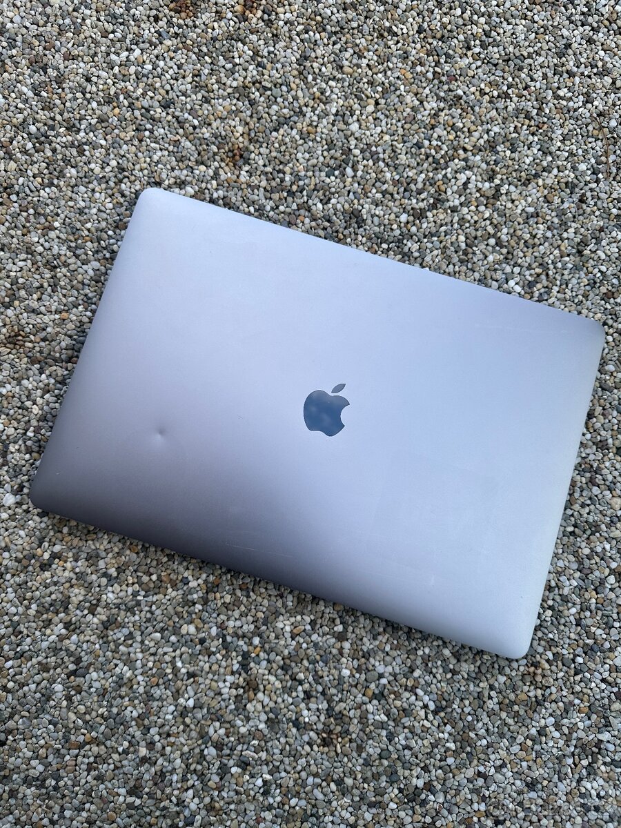 MacBook PRO 15” 2019 - nova baterie A1990