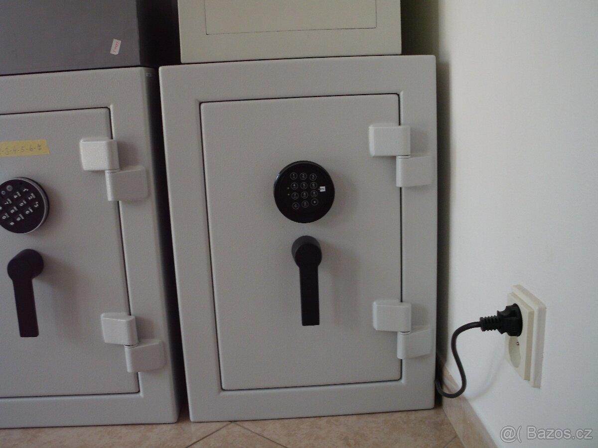 Nábytkový trezor Charvat safe NS2/II