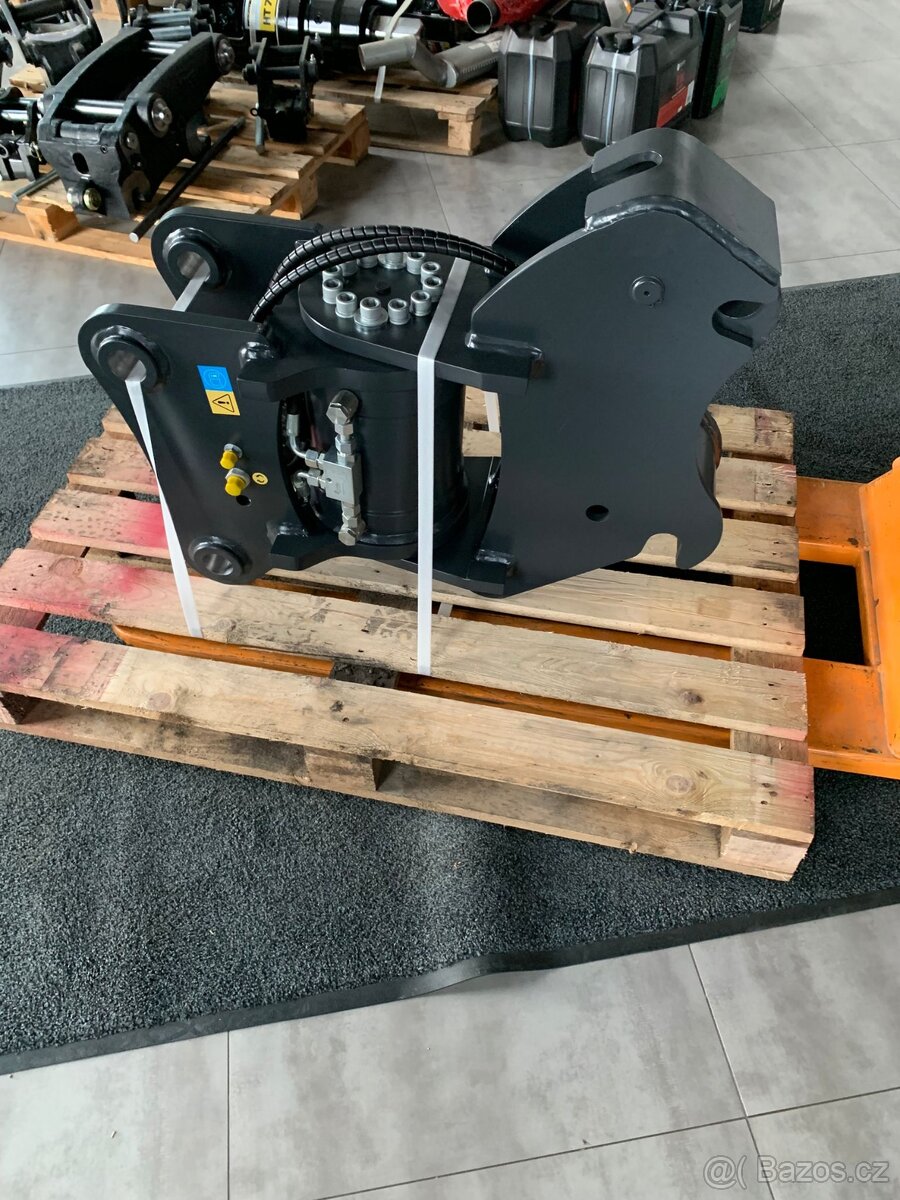 Hydraulická výkyvná hlava JCB 3CX/4CX