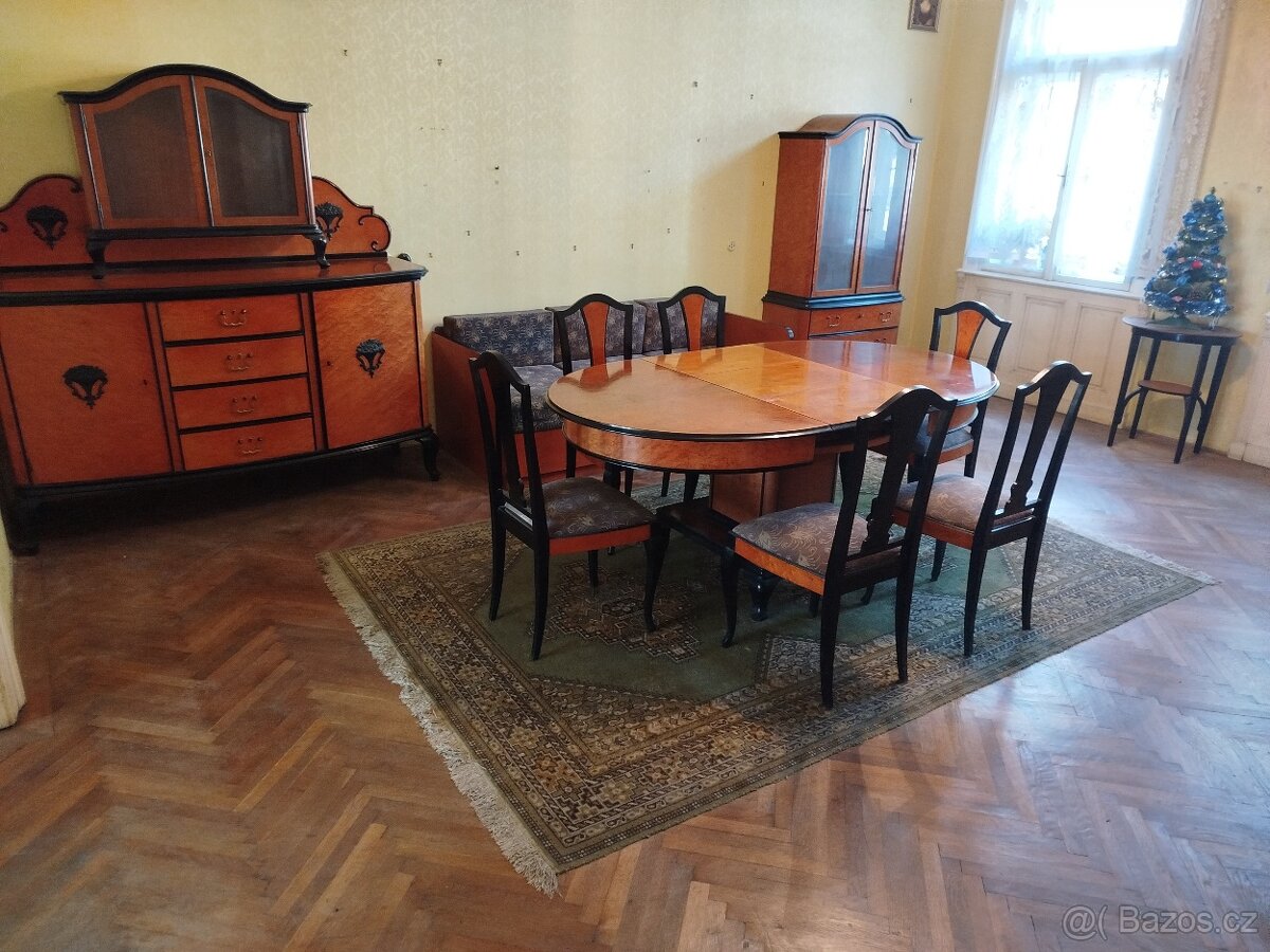 Starožitný obývací nábytek v zachovalém stavu