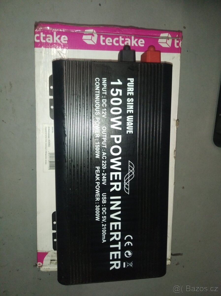 Měníč napětí  DC12 v - AC 240 v