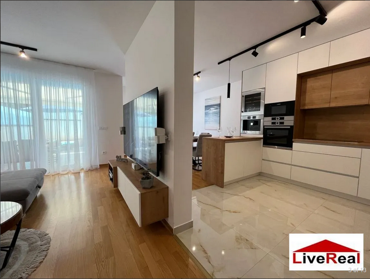 Makarska 3i, centrum, terasa 77m2, súkromný bazén, parking