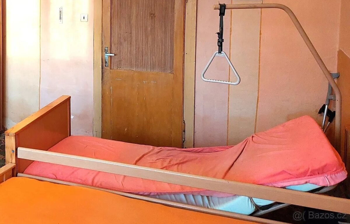 Prodáme elektrickou zdravotní polohovací postel