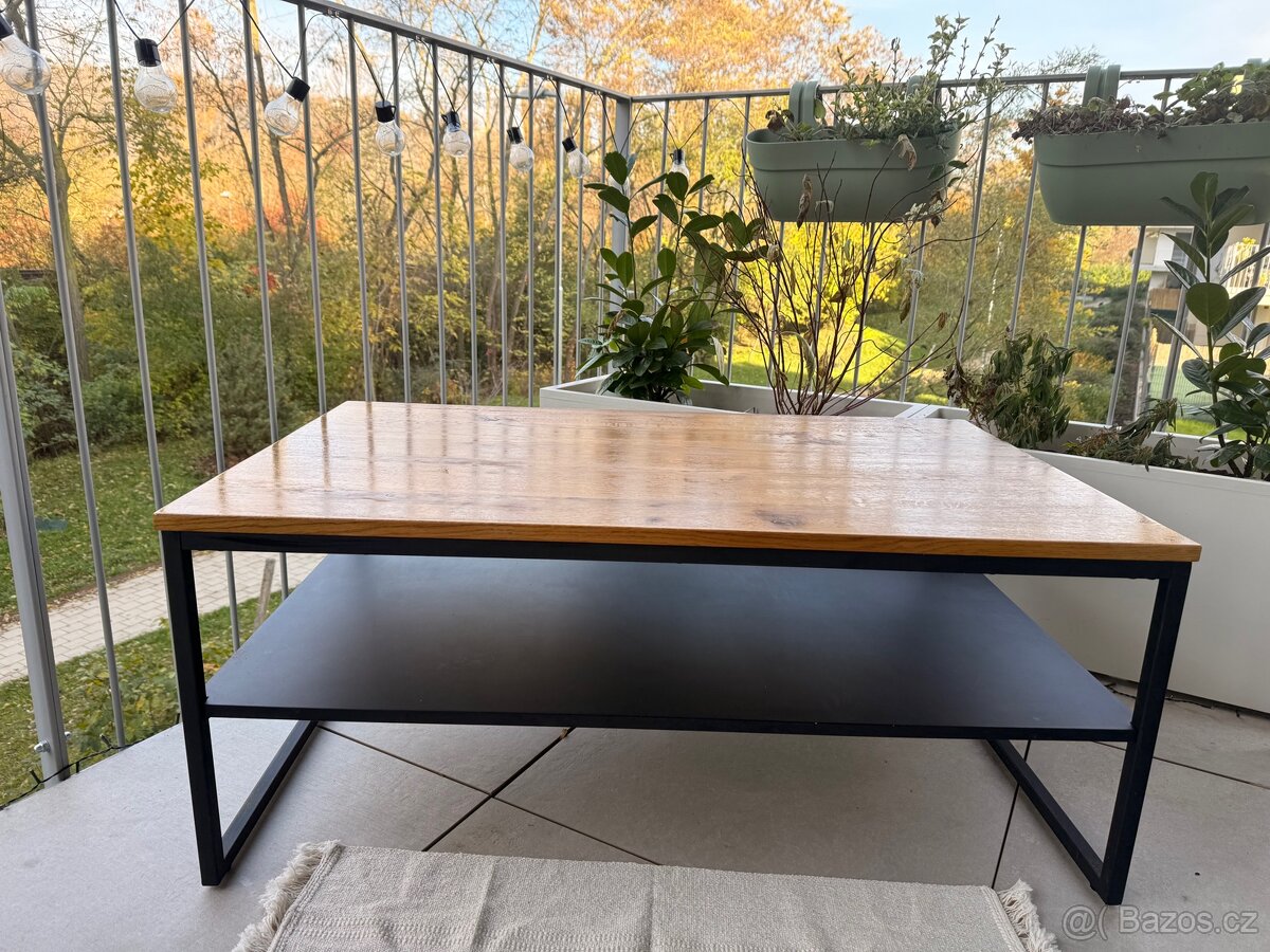 Prodám konferenční stolek – dubový masiv & černá ocel