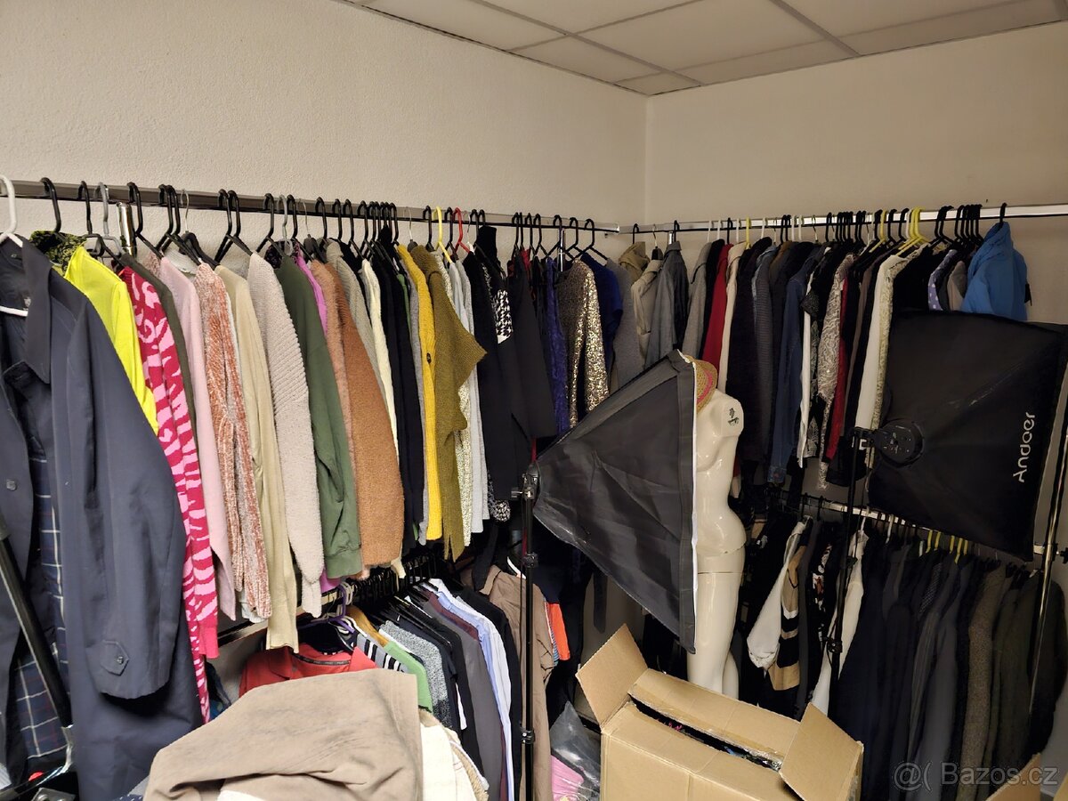 Prodam oděvy že zrušeného obchodu second hand