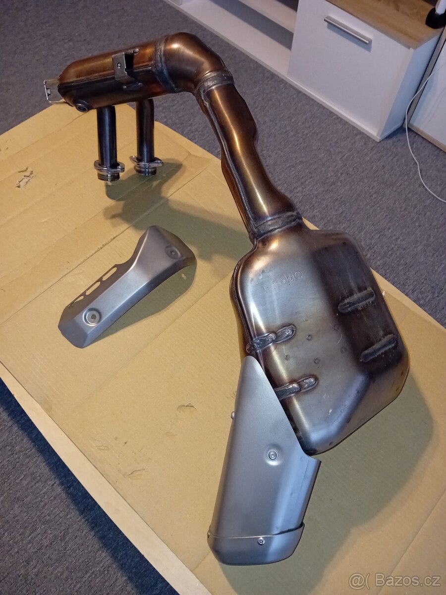 Yamaha MT-07 originální výfuk