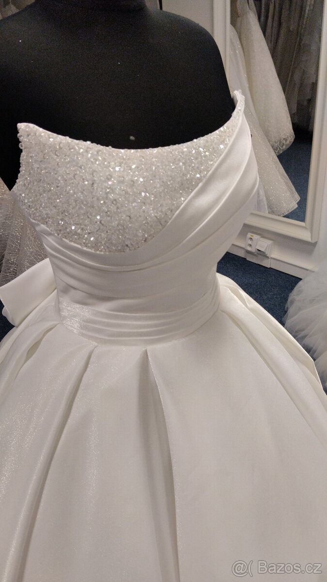 Svatebni šaty velikost 36