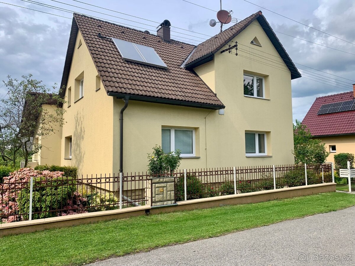 RD Poličná, 2 byty, garáž+krytý bazén, zahrada