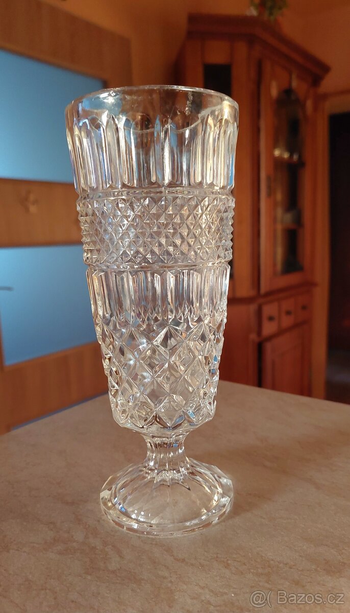 Retro váza na nožce TOP STAV