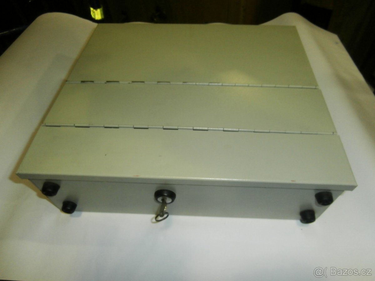 Sejf, trezor, kasička, pokladnička, střádanka za 400 kč