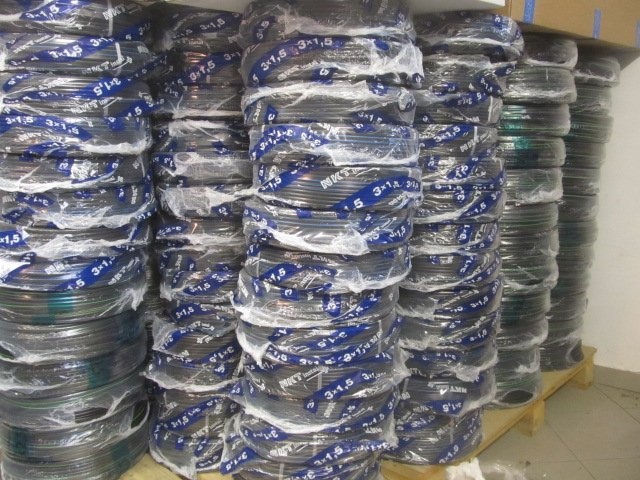 Prodám kabely CYKY 3x1,5mm a 3x2,5mm