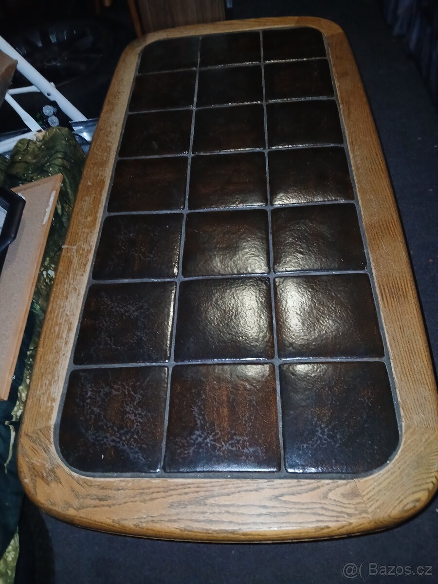 rustikální masivní pokojový stůl