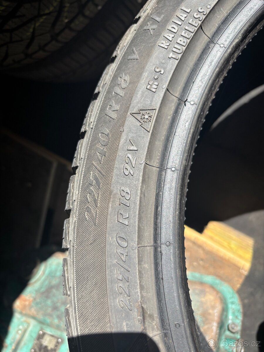 1ks pneu 225/40 R18 92V