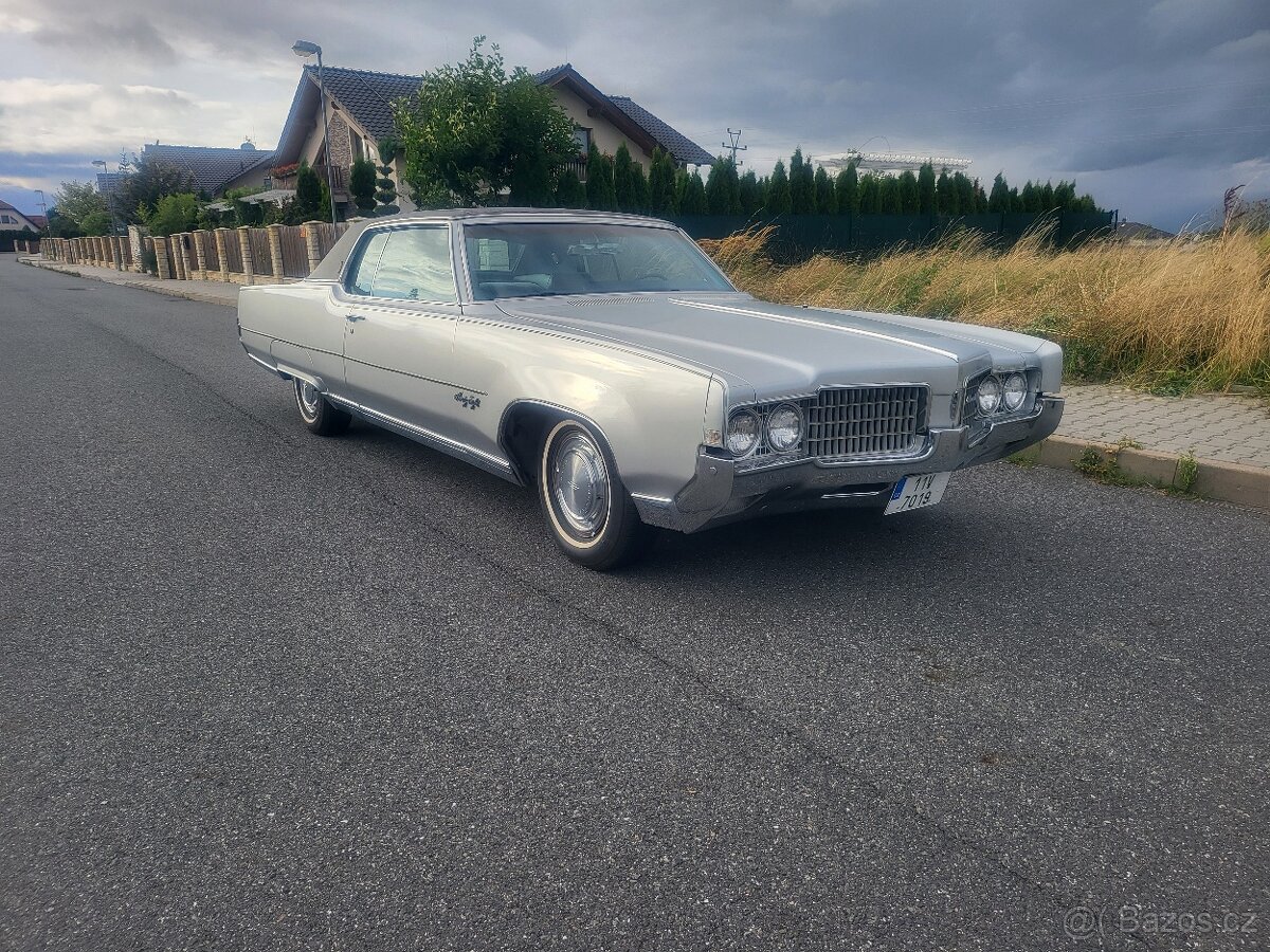 Oldsmobile 98 Ninety-Eight Holiday Rocket 455 V-8 370 hp