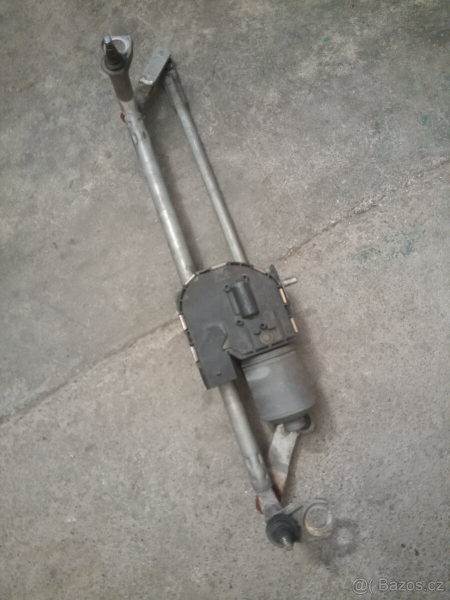 Octavie 2 motorek+táhla stěračů