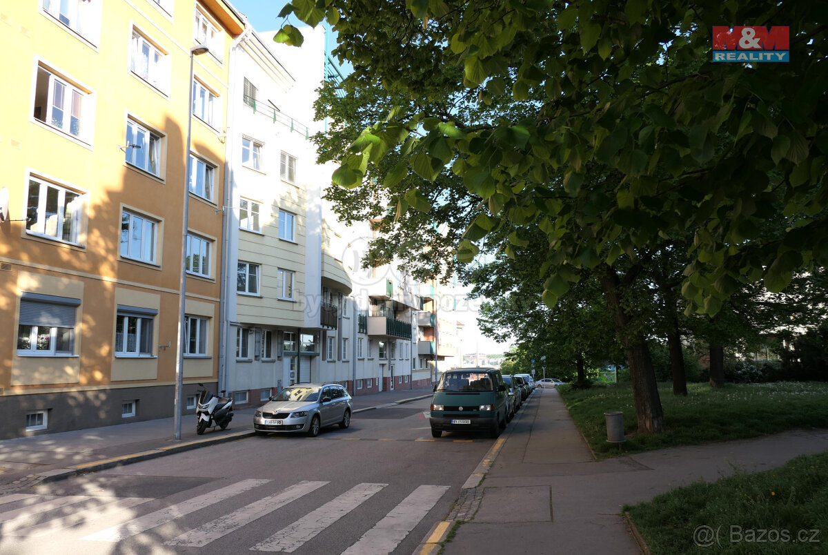 Pronájem byt 1+kk, 28 m2, Praha 8, Kašparovo náměstí