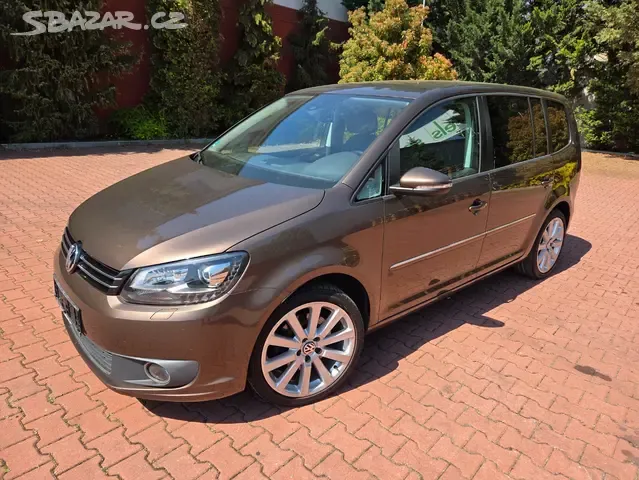 Touran 2.0TDI 130kW DSG,Highline,webasto,tažné,kamera,xenon