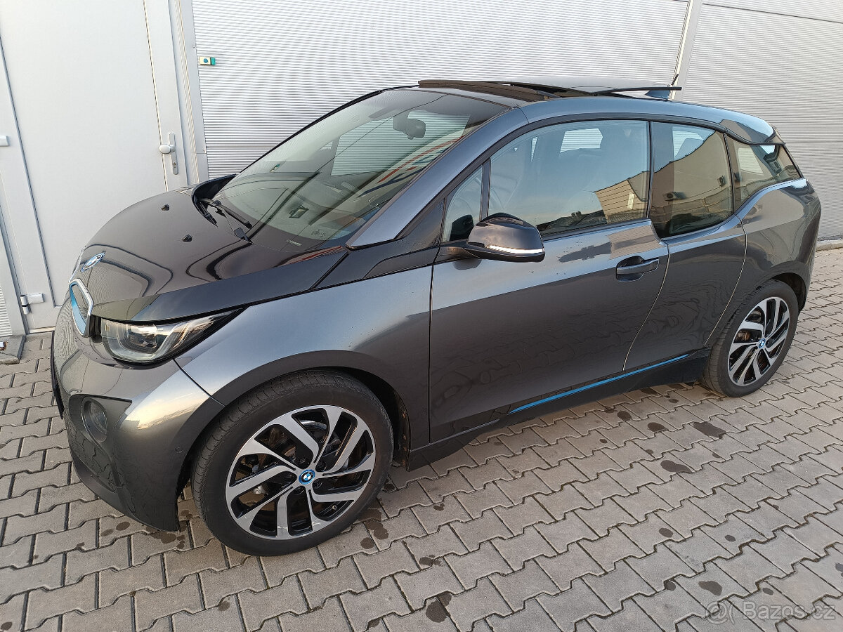 BMW i3 LED, kůže, šíbr, kamera, tepelko, velká naviagce