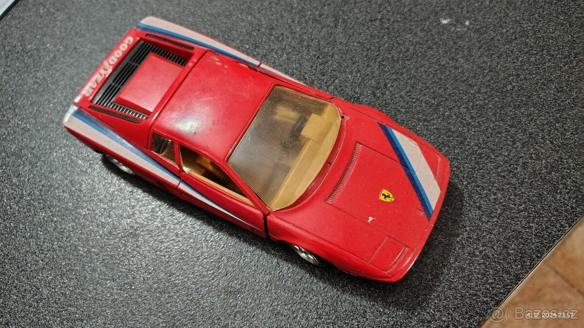autíčko Revell Ferrari Testarossa 1:24 (1988)