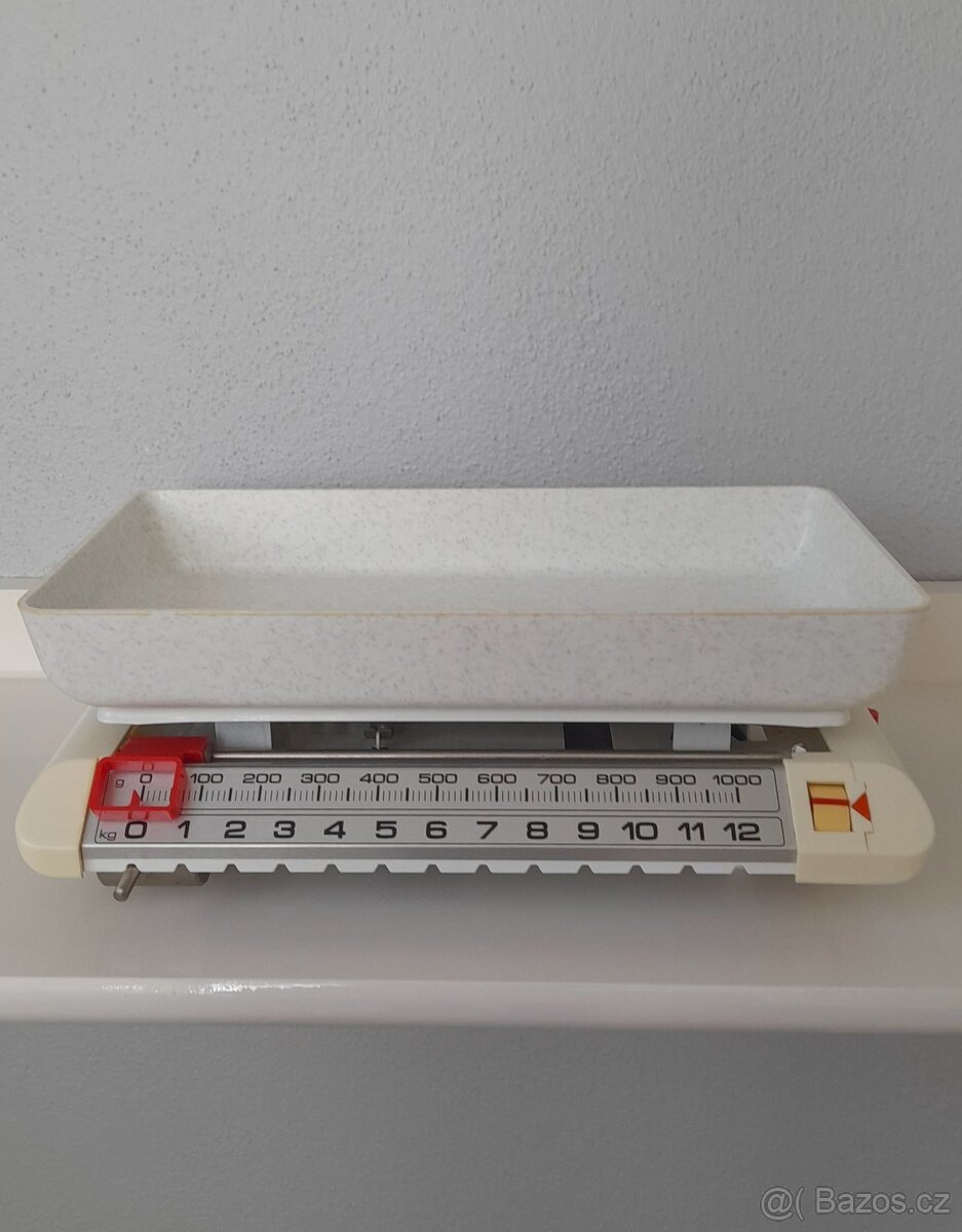 Klasická kuchyňská mechanická váha do 12 kg