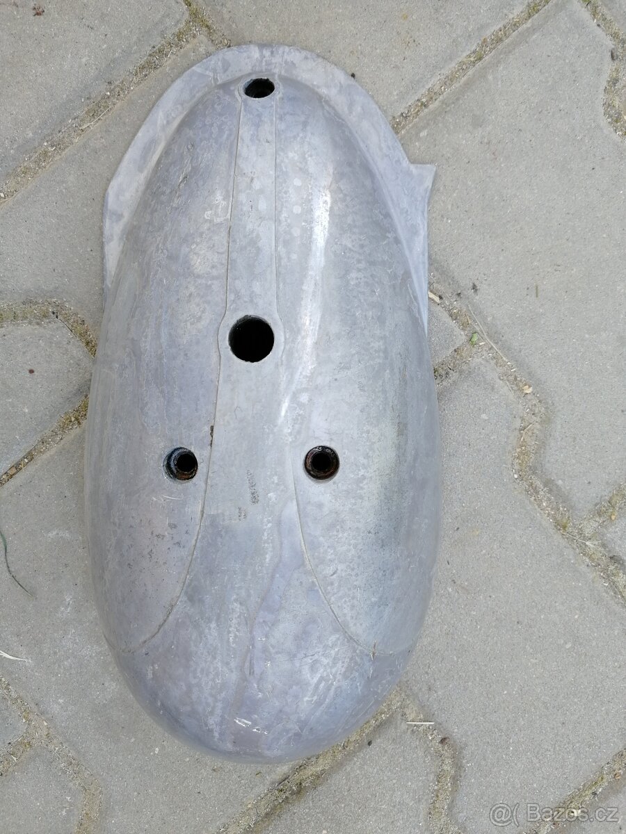 Jawa ČZ 125, 175 víka motoru