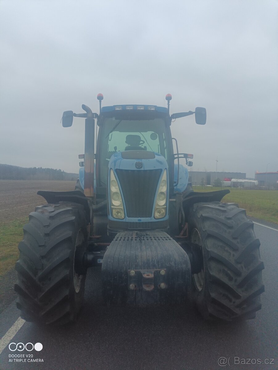 Traktor New Holland tg285
