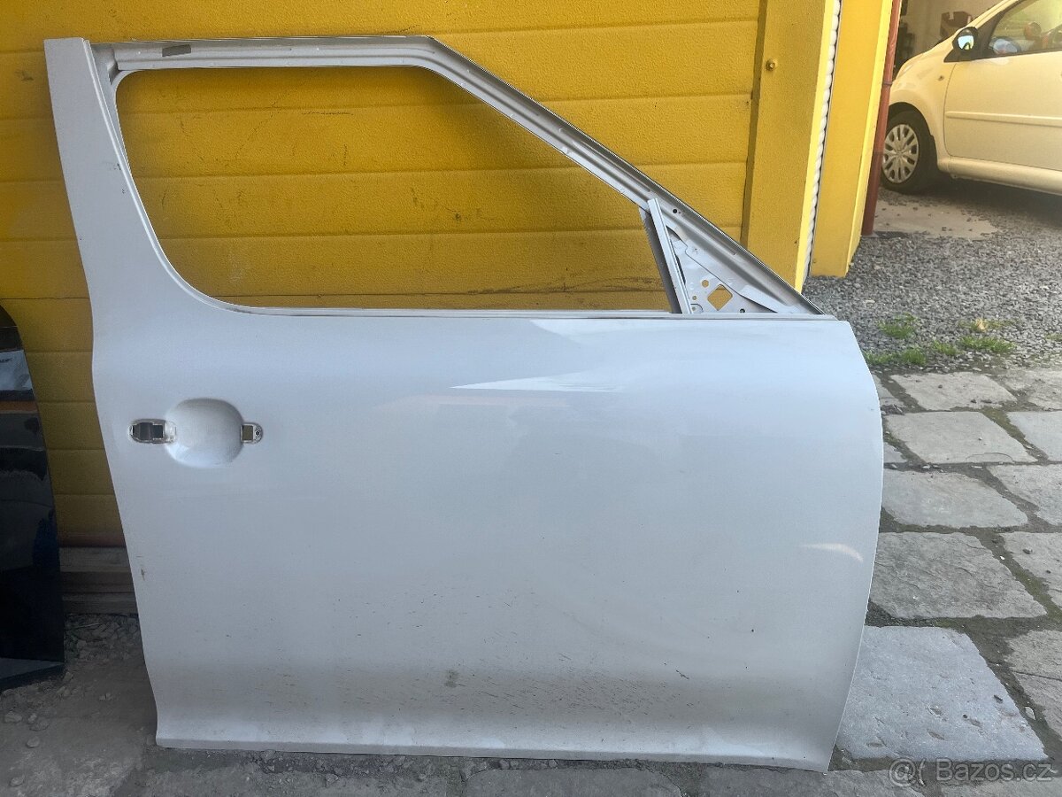 Yeti Prave přední dveře,zadni naraznik.svetlo zadni