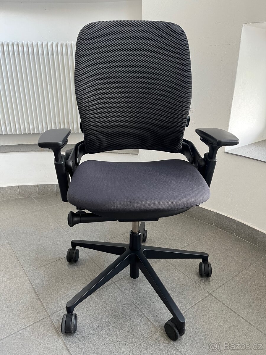 kancelářská židle Steelcase Leap v2