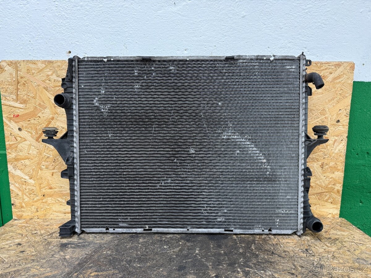 CHLADIČ VODY AUDI Q7 / VW TOUAREG 3.0 TDI 7L6121253A