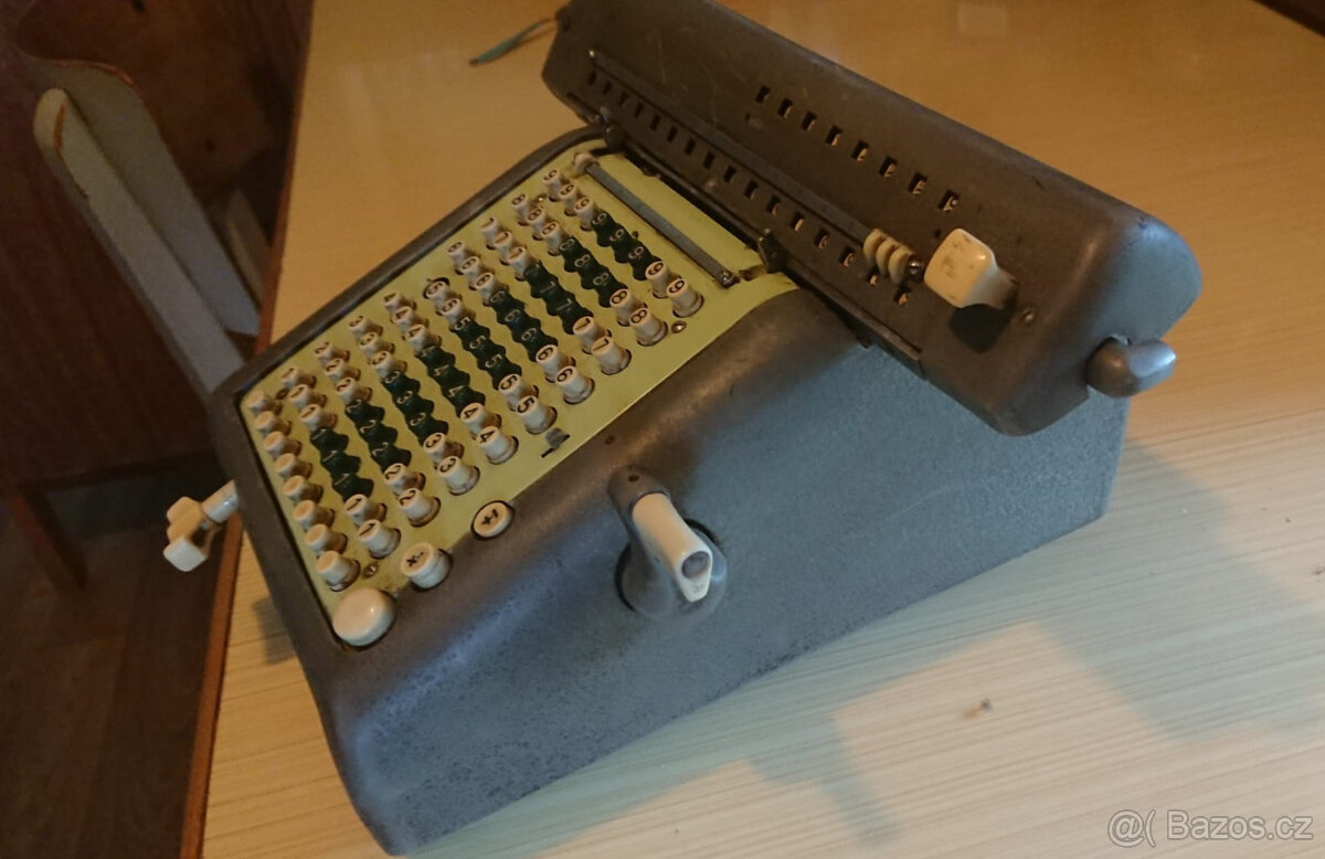Mechanicka stolni kalkulacka NISA