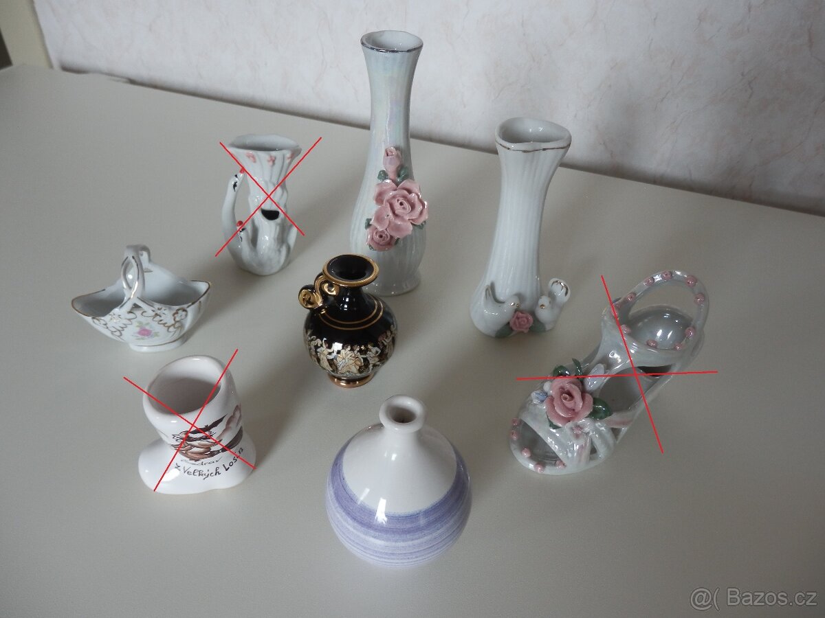 Porcelánová vázička, košíček, bota atd.