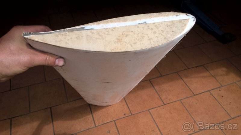 Přítlačné křídlo bez nožiček laminát