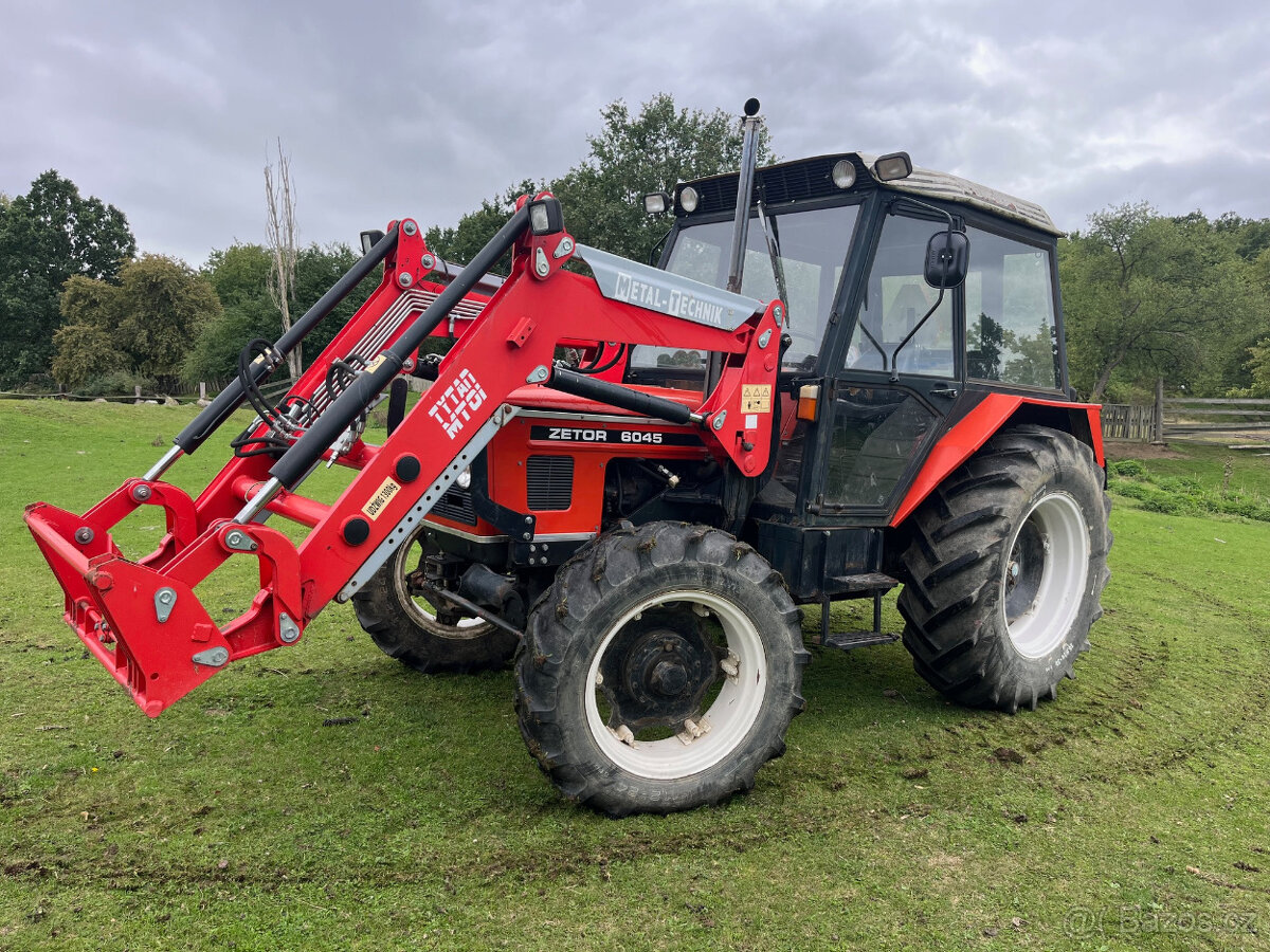 Zetor 6045 s čelním nakladačem s SPZ