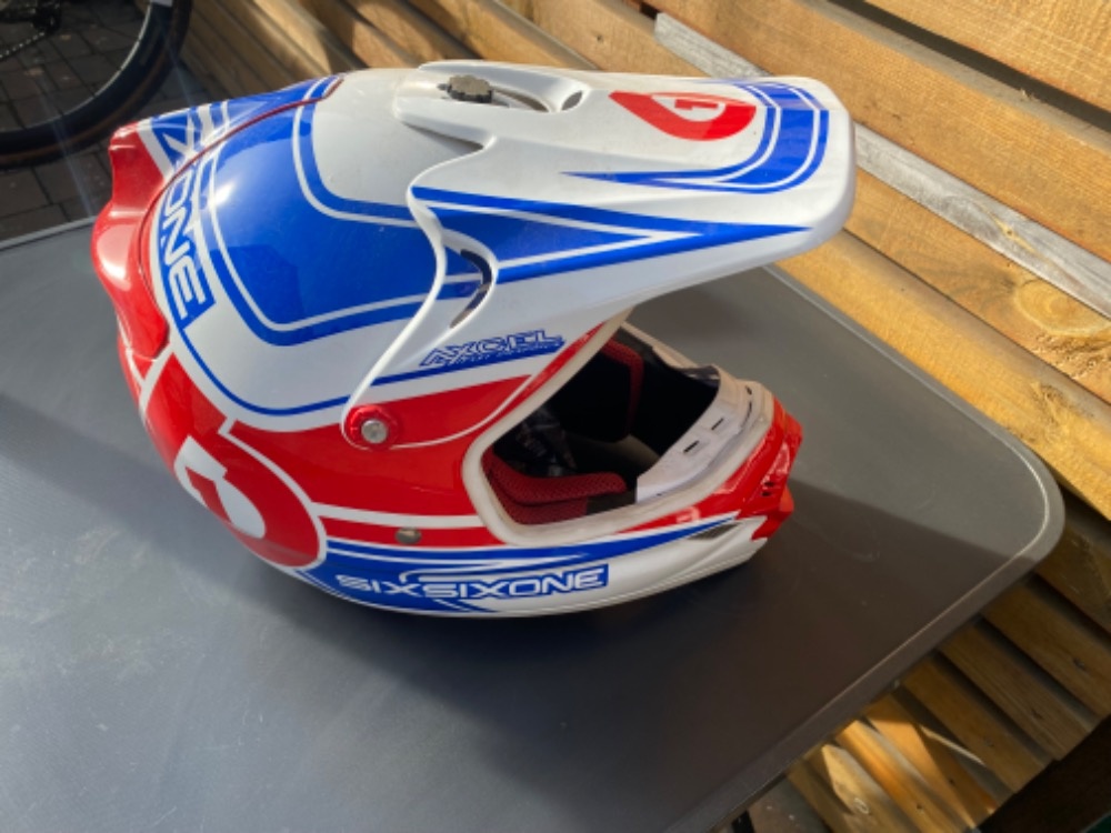 Integrální přilba - SIX SIX ONE