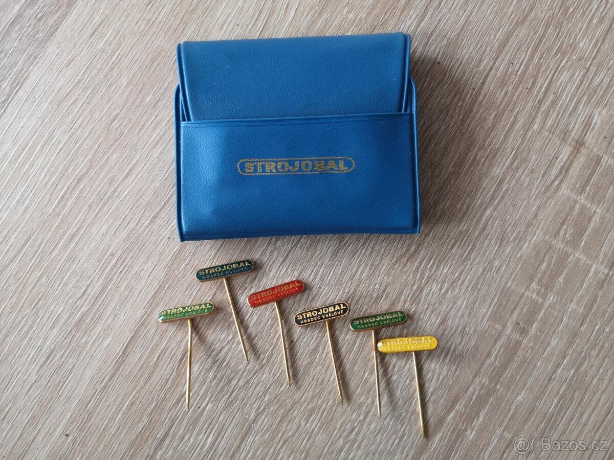 Sada 6 ks odznaků v pouzdru Strojobal Hradec Králové