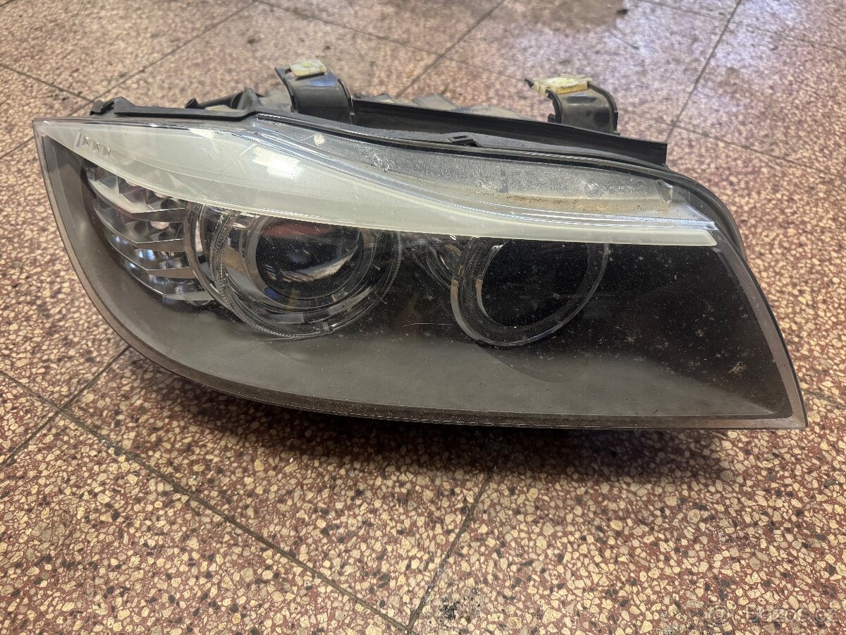 Světlo BMW E90 fl
