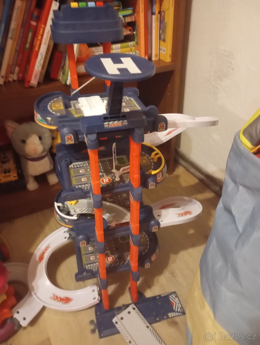 Hot wheels a automobilová garáž