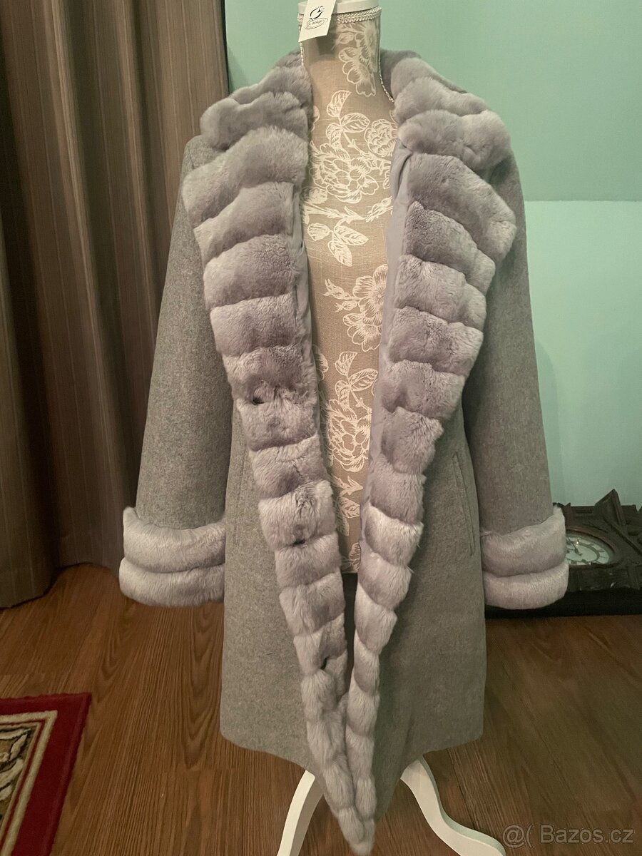 Nádherný nový kabátek s pravou kožešinou, velikost L