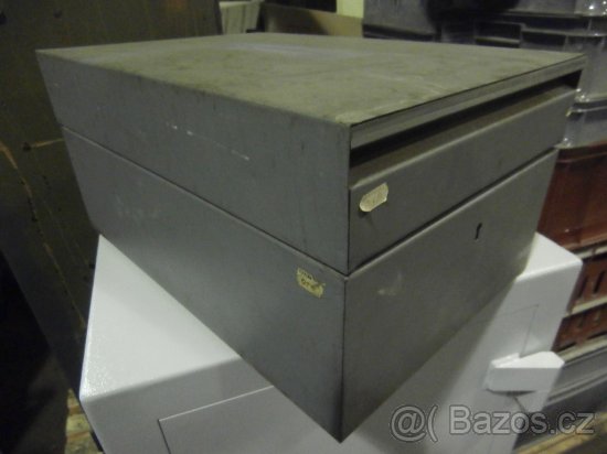 Registračka, kartotéka, kovová dílenská skříňka za 200 kč