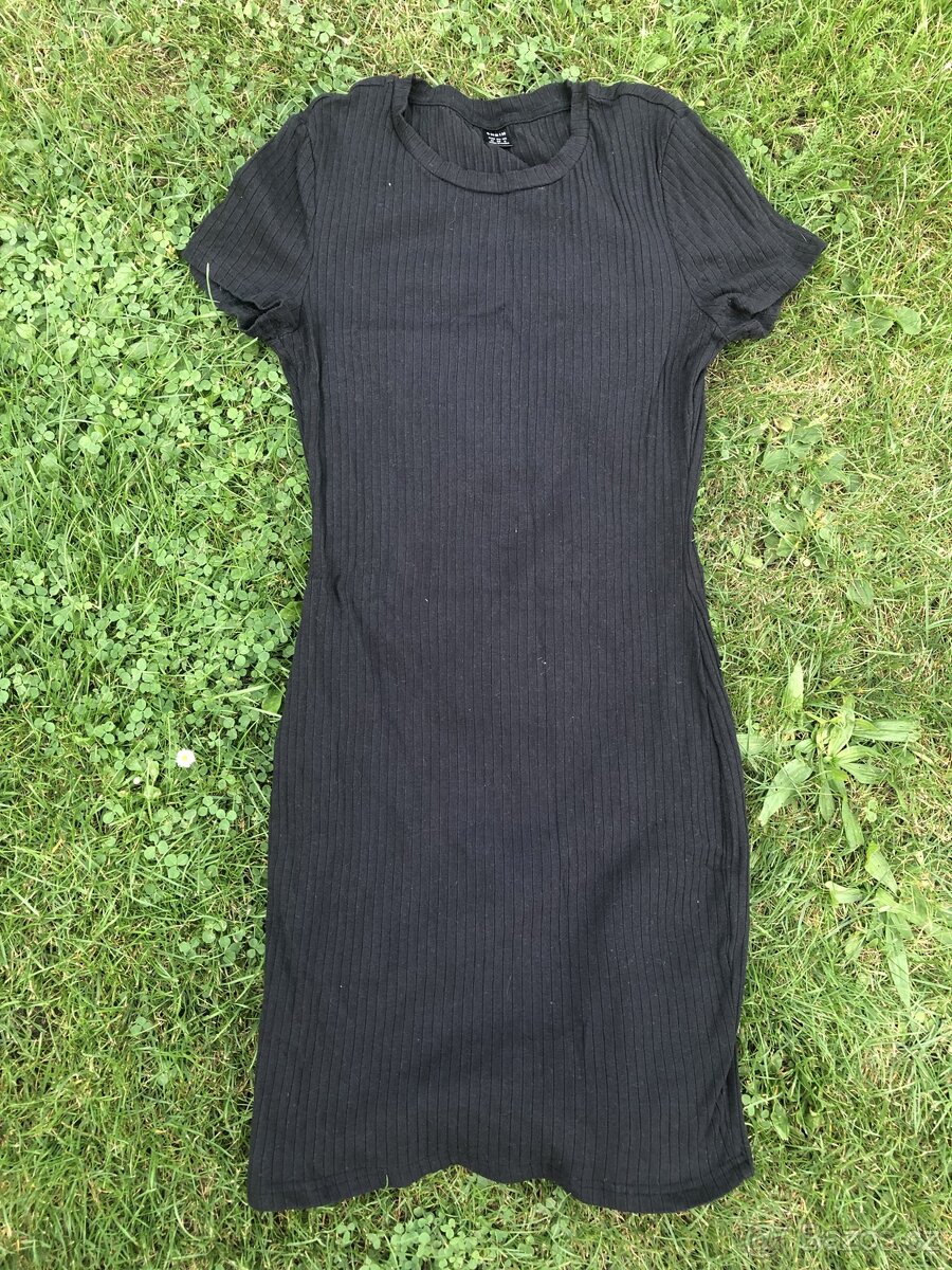 Šaty s krátkým rukávem