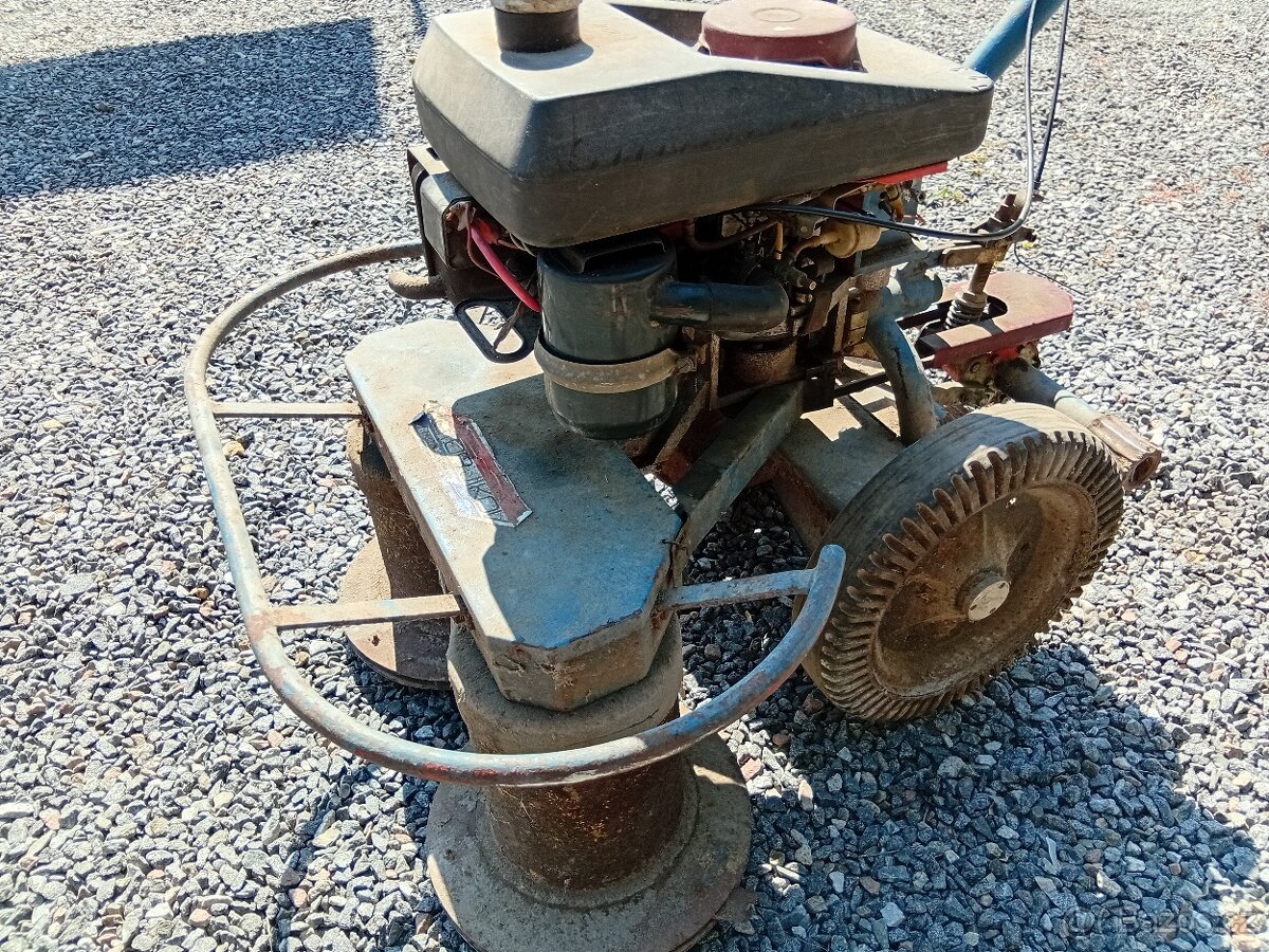 Prodám bubnovou sekačku Vari