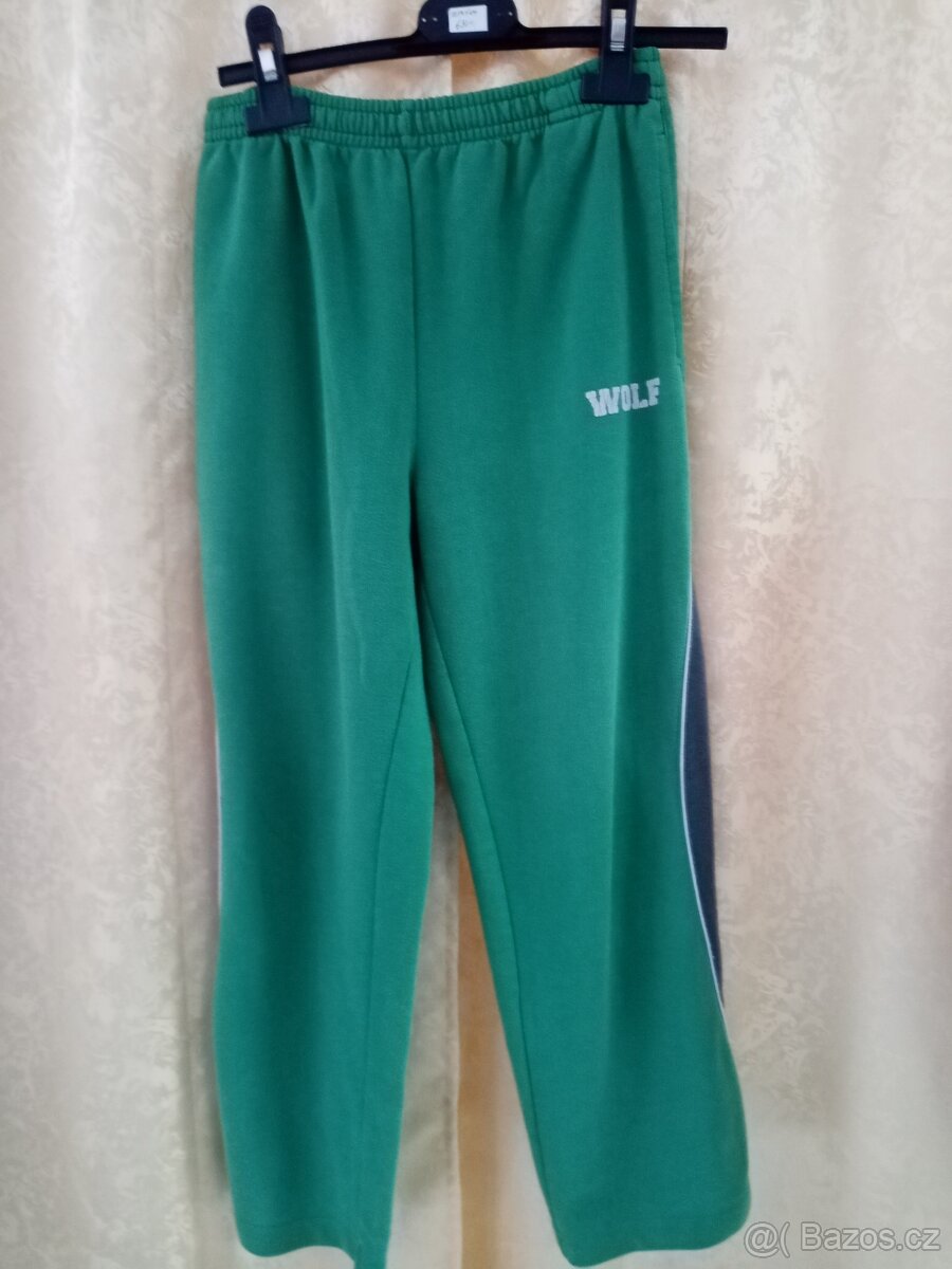 Tepláky zn. Wolf vel. 122