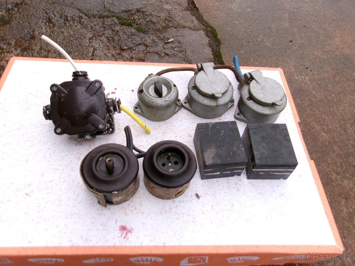 staré elektro zásuvky