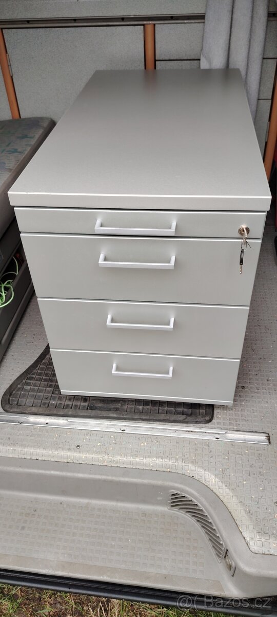 Zásuvkový kontejner K+N