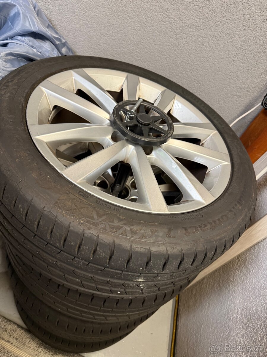 Alu kola 17 originál VW s letní pneu Continental