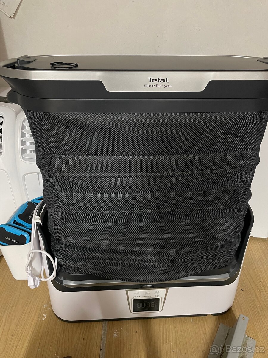 Napařovač oděvů Tefal
