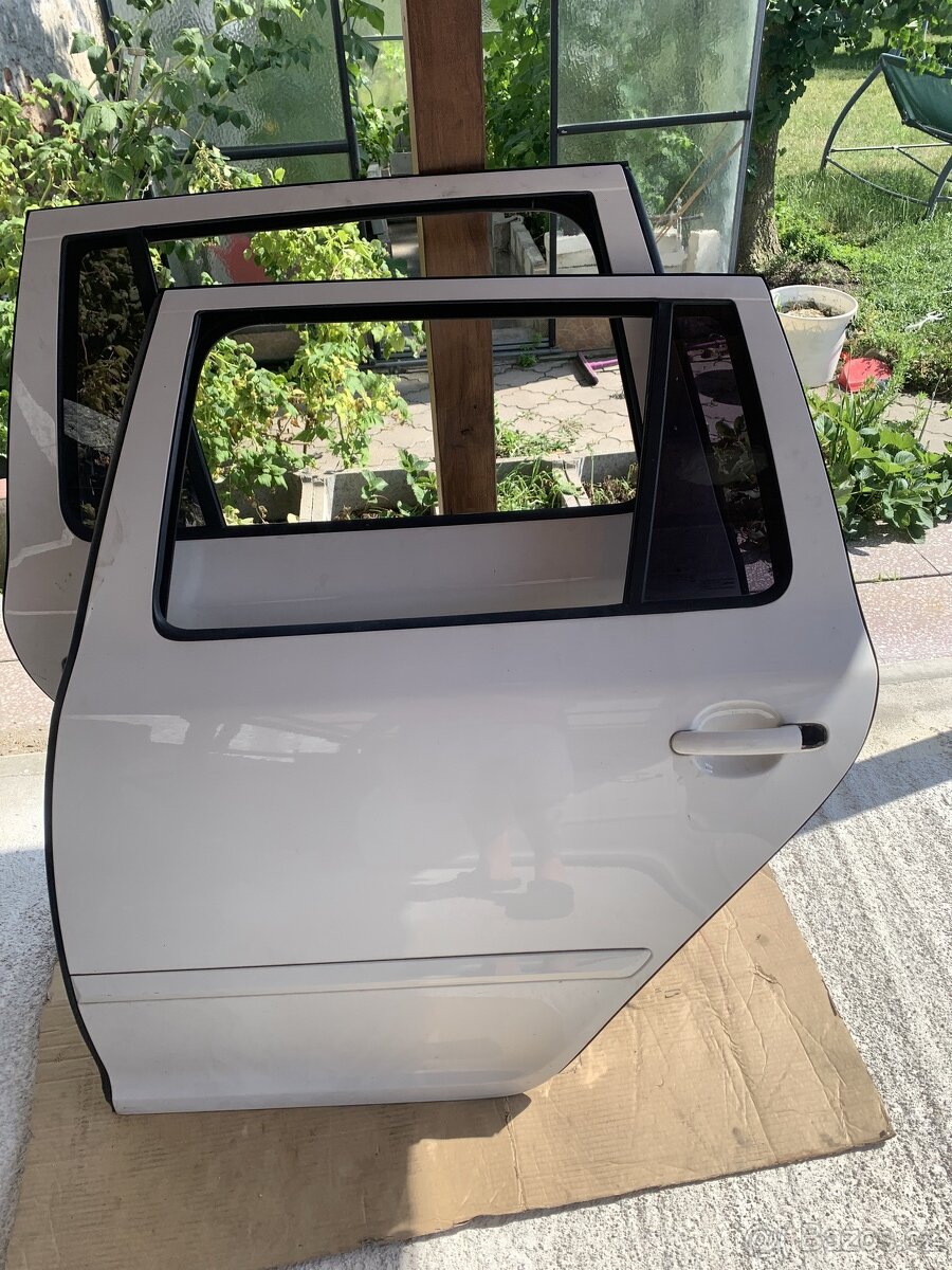 Dvere octavia 2 bila 1026