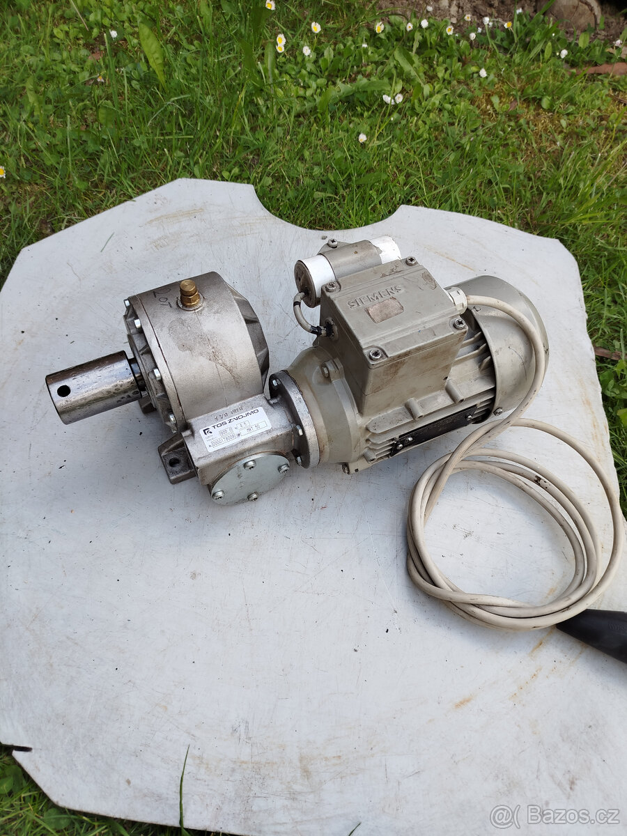 motor s dvojitou převodovkou