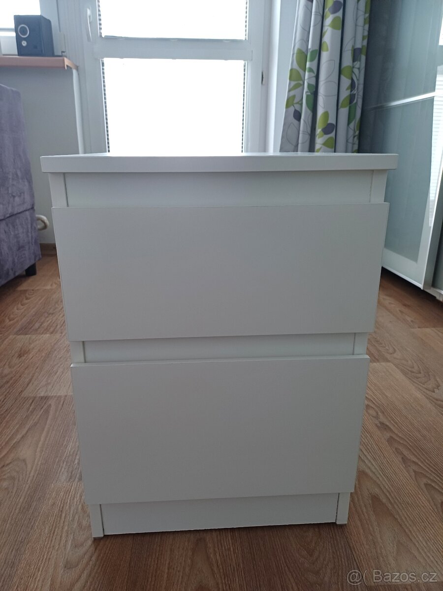 Noční stolek Ikea Kullen